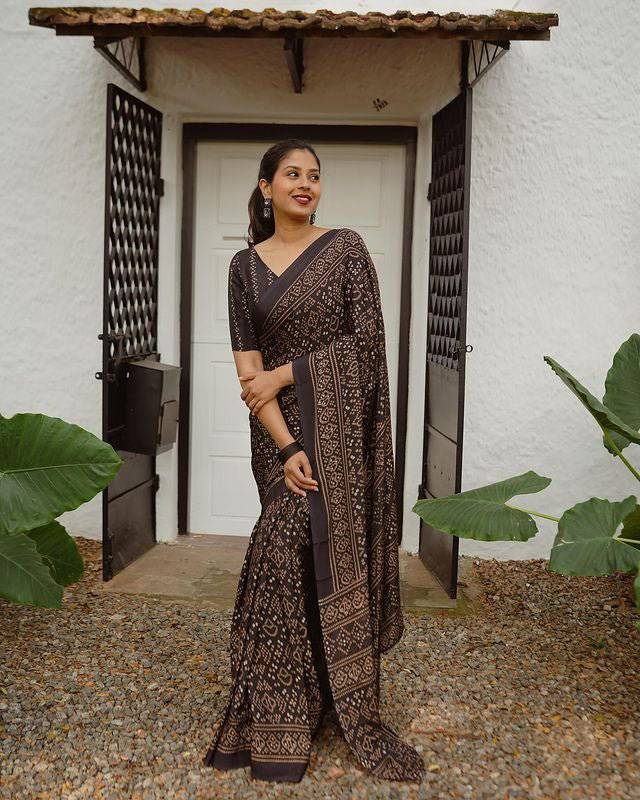 linen-linen121130-un-stitched-regular-black-pure-cotton-linen-saree-weaved-with-zari-comes-with-tassels-33297439653924_7d402c75-12be-499d-a397-dca33a9c7dfd